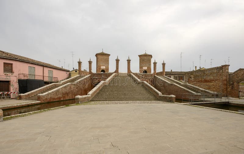 Δυτική πλευρά γεφυρών ` Trepponti `, Comacchio, Ιταλία στοκ φωτογραφίες Δυτική πλευρά γεφυρών ` Trepponti `, Comacchio, Ιταλία στοκ φωτογραφίες