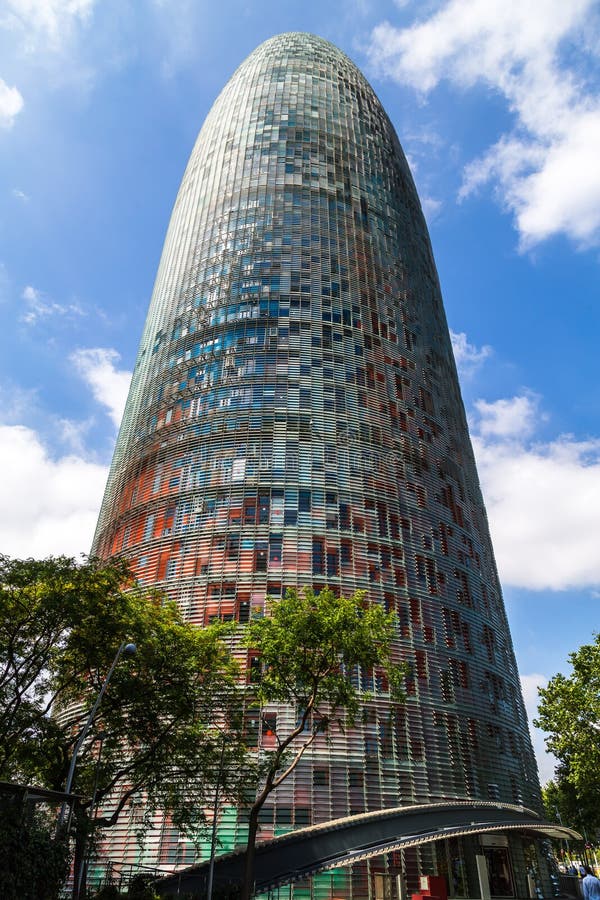 Δόξες Torre, αποκαλούμενες αρχικά Torre Agbar στοκ φωτογραφία με δικαίωμα ελεύθερης χρήσης Δόξες Torre, αποκαλούμενες αρχικά Torre Agbar στοκ φωτογραφία με δικαίωμα ελεύθερης χρήσης