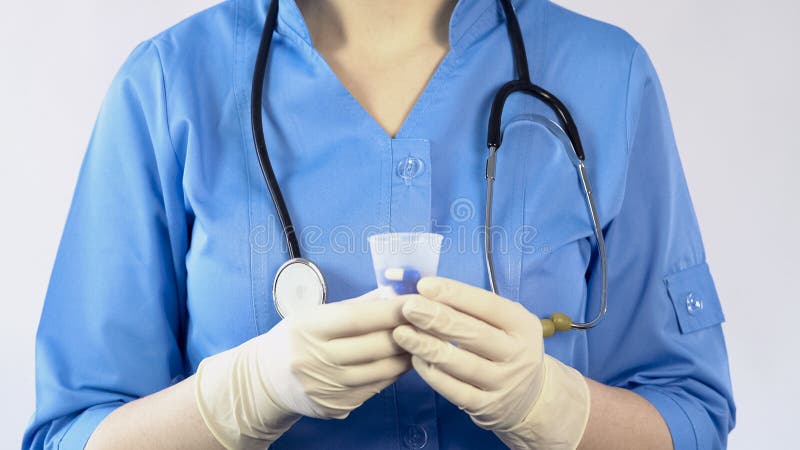 Δόση χαπιών εκμετάλλευσης νοσοκόμων για τον άρρωστο ασθενή, τους δολοφόνους πόνου, την υγειονομική περίθαλψη και την ιατρική στοκ φωτογραφία με δικαίωμα ελεύθερης χρήσης Δόση χαπιών εκμετάλλευσης νοσοκόμων για τον άρρωστο ασθενή, τους δολοφόνους πόνου, την υγειονομική περίθαλψη και την ιατρική στοκ φωτογραφία με δικαίωμα ελεύθερης χρήσης