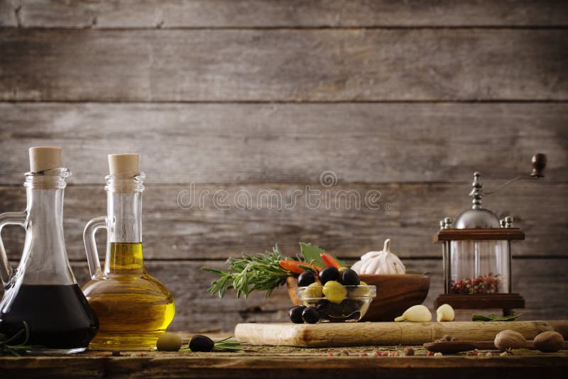ελαιόλαδο που αρωματίζεται με τα καρυκεύματα στοκ εικόνα με δικαίωμα ελεύθερης χρήσης