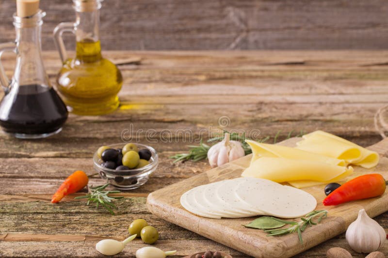 ελαιόλαδο που αρωματίζεται με τα καρυκεύματα στοκ φωτογραφία