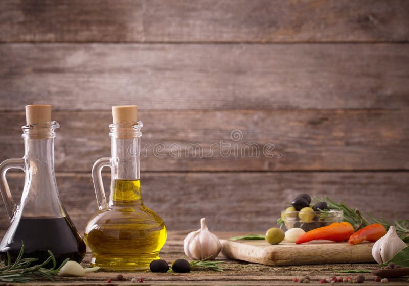 ελαιόλαδο που αρωματίζεται με τα καρυκεύματα στοκ εικόνες