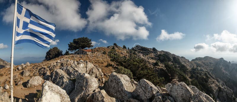 Ελληνική σημαία στην κορυφή Kos στοκ φωτογραφία Ελληνική σημαία στην κορυφή Kos στοκ φωτογραφία