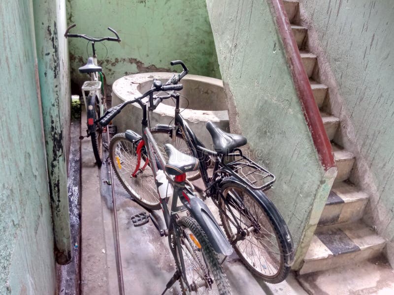 Είναι cycicle στάση στοκ φωτογραφία με δικαίωμα ελεύθερης χρήσης Είναι cycicle στάση στοκ φωτογραφία με δικαίωμα ελεύθερης χρήσης