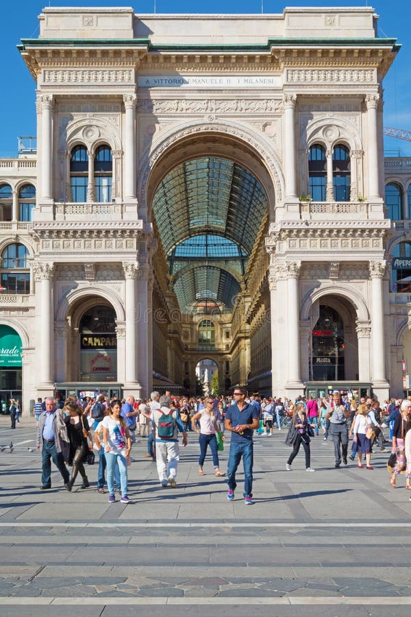 Είσοδος Galleria Vittorio Emanuele ΙΙ, Μιλάνο στοκ φωτογραφίες Είσοδος Galleria Vittorio Emanuele ΙΙ, Μιλάνο στοκ φωτογραφίες