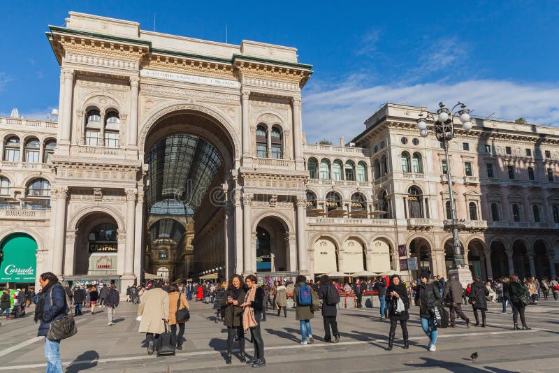 Είσοδος Galleria Vittorio Emanuele ΙΙ στοκ φωτογραφία με δικαίωμα ελεύθερης χρήσης Είσοδος Galleria Vittorio Emanuele ΙΙ στοκ φωτογραφία με δικαίωμα ελεύθερης χρήσης