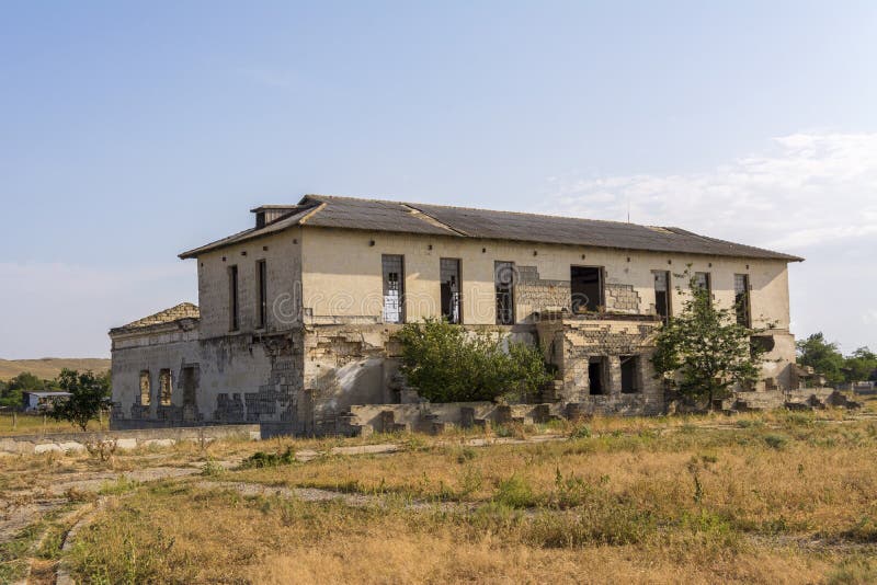 Εγκαταλειμμένο και σχολείο σπασμένα Windows Εγκαταλειμμένα σπίτια Εγκαταλειμμένα χωριά στην Κριμαία στοκ φωτογραφία Εγκαταλειμμένο και σχολείο σπασμένα Windows Εγκαταλειμμένα σπίτια Εγκαταλειμμένα χωριά στην Κριμαία στοκ φωτογραφία