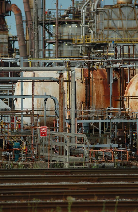 Note: The focus is volontary at the centre area of the image. This refinery is located in East Montreal. Lens: Sigma 70-200 2.8 EX APO HSM. Note: The focus is volontary at the centre area of the image. This refinery is located in East Montreal. Lens: Sigma 70-200 2.8 EX APO HSM