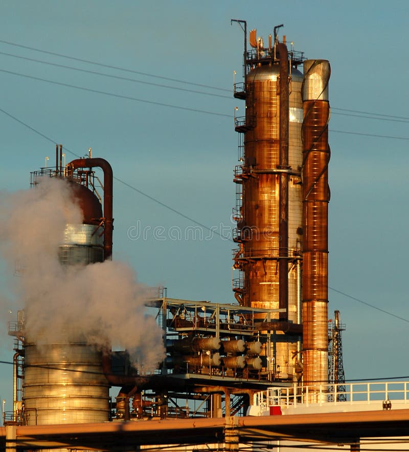 This refinery is located in East Montreal. Lens: Sigma 70-200 2.8 EX APO HSM. This refinery is located in East Montreal. Lens: Sigma 70-200 2.8 EX APO HSM