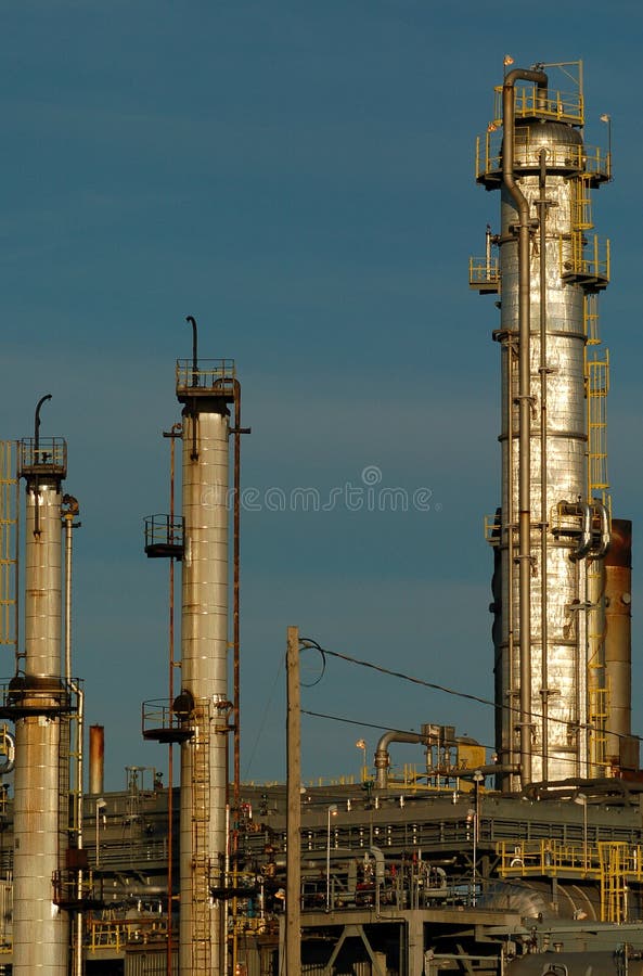 This refinery is located in East Montreal. Lens: Sigma 70-200 2.8 EX APO HSM. This refinery is located in East Montreal. Lens: Sigma 70-200 2.8 EX APO HSM