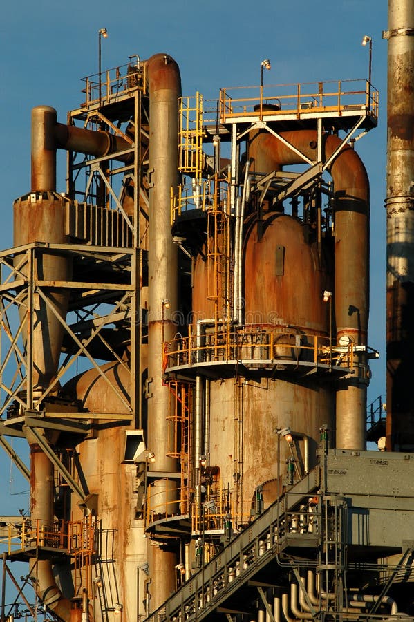 This refinery is located in East Montreal. Lens: Sigma 70-200 2.8 EX APO HSM. This refinery is located in East Montreal. Lens: Sigma 70-200 2.8 EX APO HSM