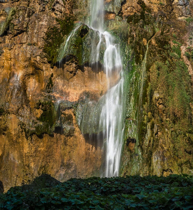Εθνικό πάρκο Plitvice, Κροατία - ο μεγάλος καταρράκτης, στοκ εικόνα με δικαίωμα ελεύθερης χρήσης Εθνικό πάρκο Plitvice, Κροατία - ο μεγάλος καταρράκτης, στοκ εικόνα με δικαίωμα ελεύθερης χρήσης
