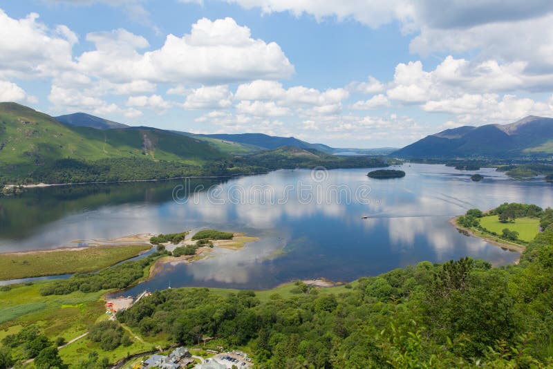 Εθνικός νότος Cumbria πάρκων περιοχής λιμνών νερού Derwent ανυψωμένης της Keswick άποψης στοκ εικόνες με δικαίωμα ελεύθερης χρήσης Εθνικός νότος Cumbria πάρκων περιοχής λιμνών νερού Derwent ανυψωμένης της Keswick άποψης στοκ εικόνες με δικαίωμα ελεύθερης χρήσης