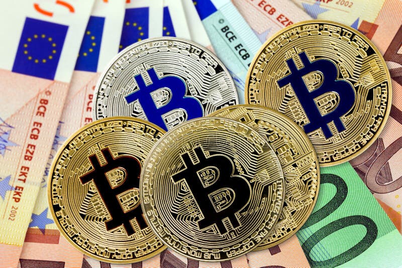 Εικονικά νομίσματα Bitcoin στα τραπεζογραμμάτια ευρώ Κινηματογράφηση σε πρώτο πλάνο, μακρο πυροβολισμός στοκ εικόνες με δικαίωμα ελεύθερης χρήσης Εικονικά νομίσματα Bitcoin στα τραπεζογραμμάτια ευρώ Κινηματογράφηση σε πρώτο πλάνο, μακρο πυροβολισμός στοκ εικόνες με δικαίωμα ελεύθερης χρήσης