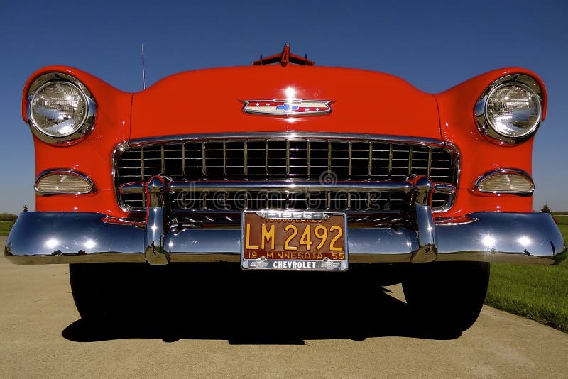 Εκλεκτής ποιότητας κόκκινο 1955 Chevy στοκ φωτογραφίες με δικαίωμα ελεύθερης χρήσης Εκλεκτής ποιότητας κόκκινο 1955 Chevy στοκ φωτογραφίες με δικαίωμα ελεύθερης χρήσης