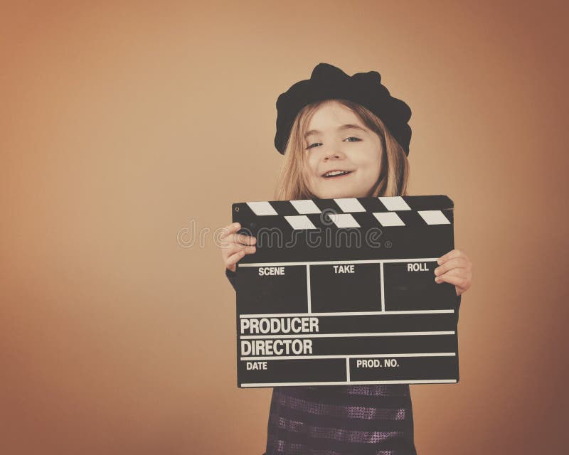 Εκλεκτής ποιότητας παιδί με Clapboard ταινιών κινηματογράφων στοκ εικόνες Εκλεκτής ποιότητας παιδί με Clapboard ταινιών κινηματογράφων στοκ εικόνες