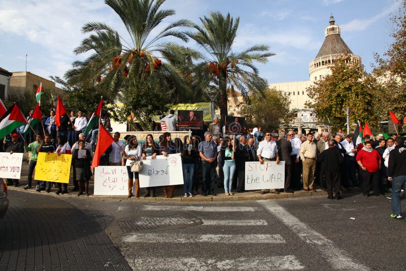 Εκατοντάδες στην αντι πολεμική επίδειξη που υποστηρίζει τη Γάζα στοκ φωτογραφίες Εκατοντάδες στην αντι πολεμική επίδειξη που υποστηρίζει τη Γάζα στοκ φωτογραφίες