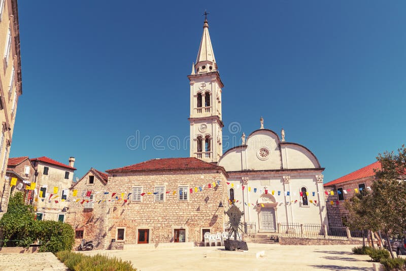 Εκκλησία του Σβ Marija St Mary στην πόλη Jelsa, Hvar, Κροατία στοκ φωτογραφίες