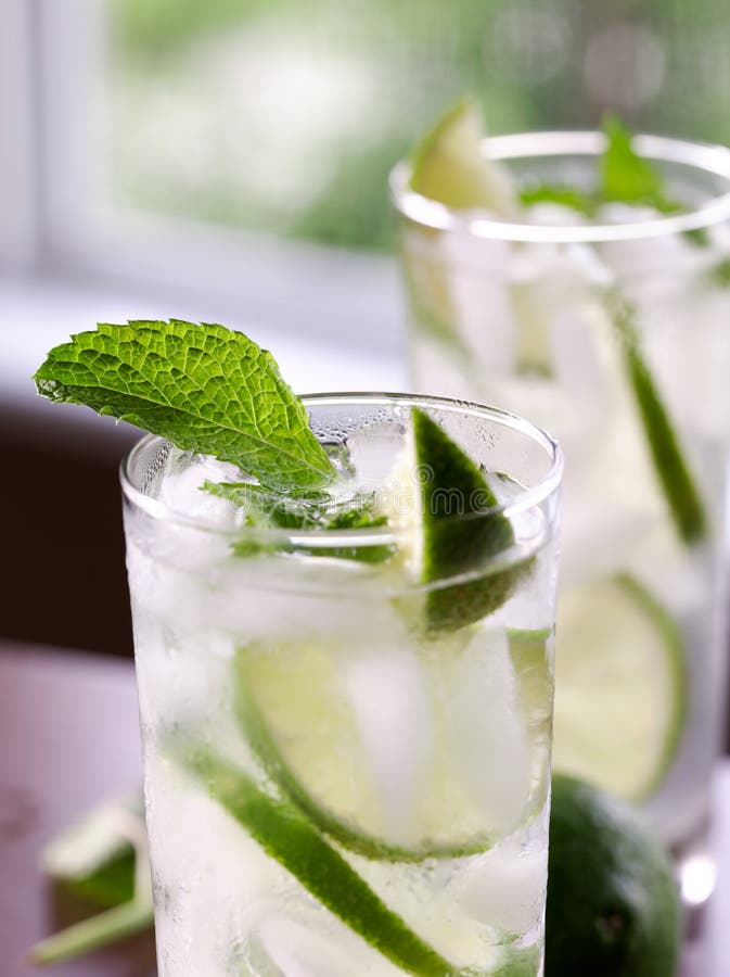 εκλεκτικό πλάνο mojitos εστία&sigma στοκ φωτογραφία