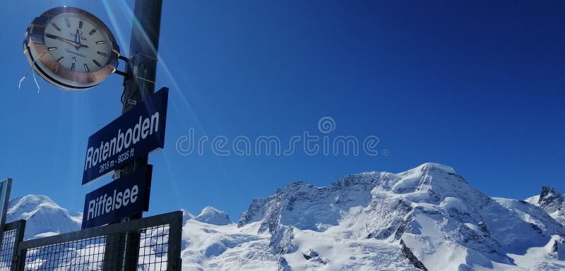 Ελβετικός ουρανός από το σταθμό Rotenboden στοκ φωτογραφίες με δικαίωμα ελεύθερης χρήσης Ελβετικός ουρανός από το σταθμό Rotenboden στοκ φωτογραφίες με δικαίωμα ελεύθερης χρήσης