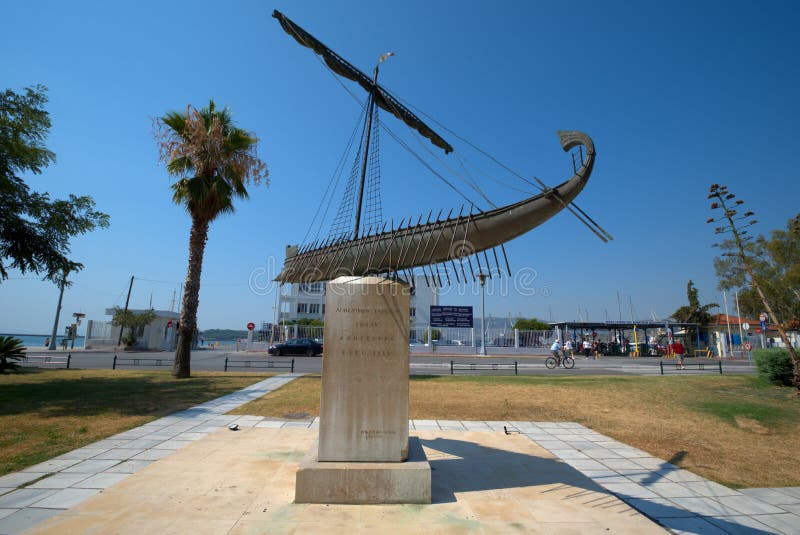 7302020 ελλάδα βόλο δημοτικό άγαλμα του μυθικού πλοίου argo στοκ εικόνες με δικαίωμα ελεύθερης χρήσης
