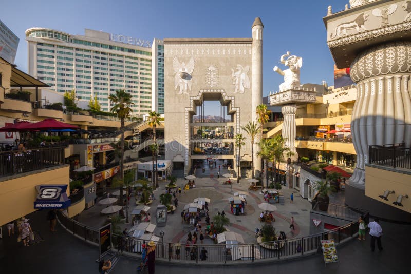 Εμπορικό κέντρο στον περίπατο της φήμης, Hollywood στοκ φωτογραφία με δικαίωμα ελεύθερης χρήσης Εμπορικό κέντρο στον περίπατο της φήμης, Hollywood στοκ φωτογραφία με δικαίωμα ελεύθερης χρήσης