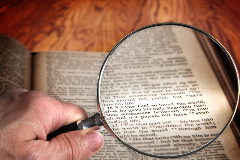Ενίσχυση - γυαλί στο διάσημο στίχο John 3:16 Βίβλων στοκ εικόνα με δικαίωμα ελεύθερης χρήσης