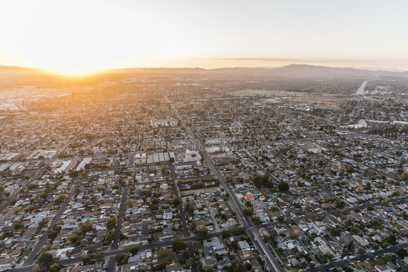 Εναέρια άποψη ηλιοβασιλέματος του San Fernando Valley στο Λος Άντζελες στοκ φωτογραφίες