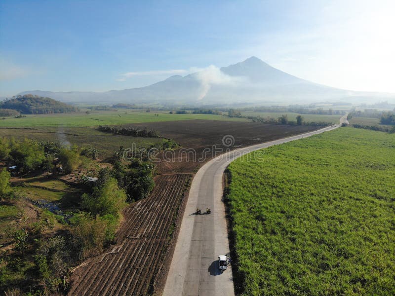 Εναέρια άποψη της ΑΜ Kanlaon, Negros δυτικό, οι Φιλιππίνες στοκ εικόνες με δικαίωμα ελεύθερης χρήσης Εναέρια άποψη της ΑΜ Kanlaon, Negros δυτικό, οι Φιλιππίνες στοκ εικόνες με δικαίωμα ελεύθερης χρήσης