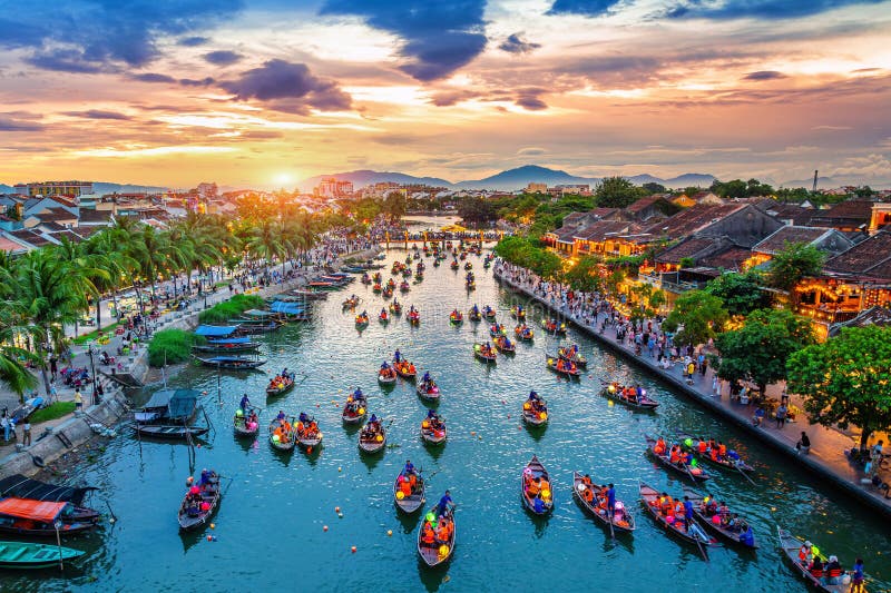 εναέρια άποψη της πόλης hoi, αρχαία πόλη στο twilight vietnam στοκ φωτογραφία
