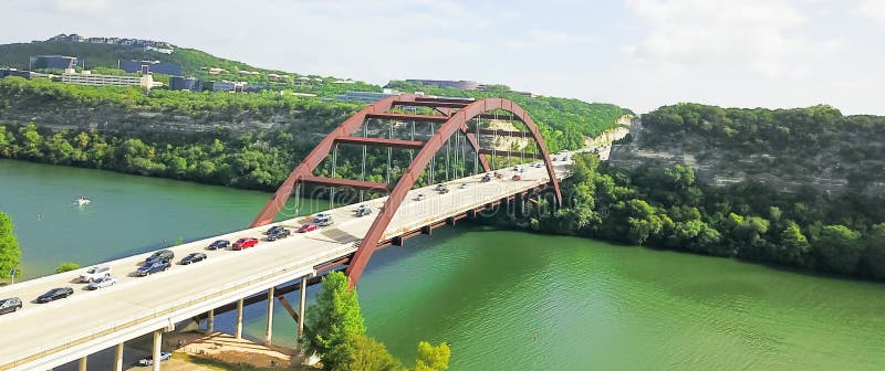Εναέρια γέφυρα Pennybacker άποψης ή γέφυρα 360 στο Ώστιν, Τέξας, U στοκ φωτογραφίες Εναέρια γέφυρα Pennybacker άποψης ή γέφυρα 360 στο Ώστιν, Τέξας, U στοκ φωτογραφίες
