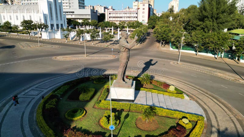 Εναέρια θέα αγάλματος στον κυκλικό κόμβο Μαπούτο. στοκ φωτογραφία με δικαίωμα ελεύθερης χρήσης