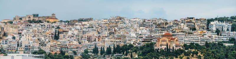 Εναέρια πανοραμική άποψη της πόλης Θεσσαλονίκης, το παλαιό βυζαντινό Castle στοκ εικόνα Εναέρια πανοραμική άποψη της πόλης Θεσσαλονίκης, το παλαιό βυζαντινό Castle στοκ εικόνα