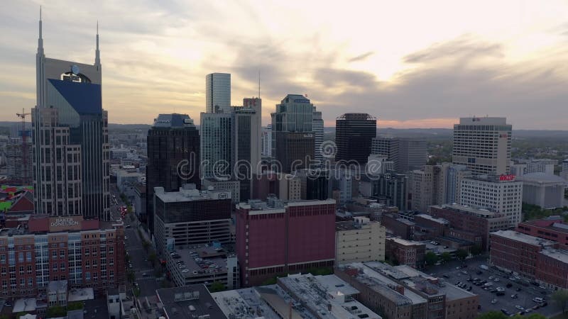εναέρια πτήση πάνω από την πόλη και κτίρια nashville tennessee απόθεμα βίντεο