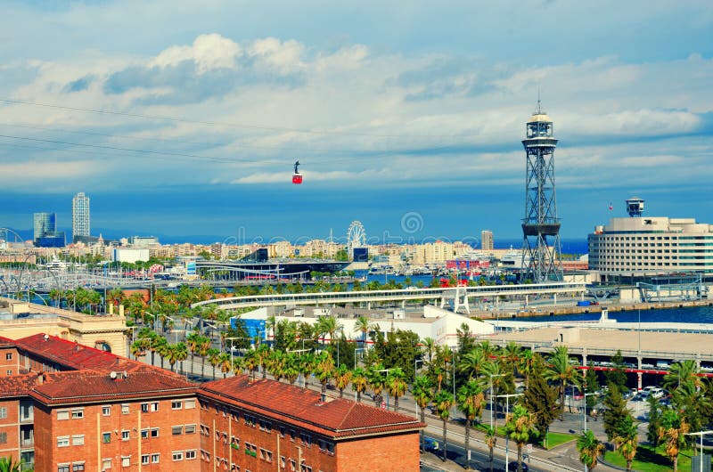εναέρια όψη της Βαρκελώνης Λα Barceloneta, λιμένας Vell, θάλασσα και κόκκινη καμπίνα cableway Καταλωνία, Ισπανία στοκ εικόνες με δικαίωμα ελεύθερης χρήσης εναέρια όψη της Βαρκελώνης Λα Barceloneta, λιμένας Vell, θάλασσα και κόκκινη καμπίνα cableway Καταλωνία, Ισπανία στοκ εικόνες με δικαίωμα ελεύθερης χρήσης