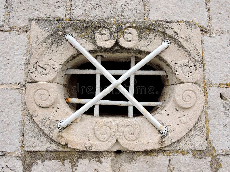 ενδιαφέρουσα λεπτομέρεια του εξωτερικού της εκκλησίας στον κόλπο του κότορ μαυροβούνιο στοκ εικόνα