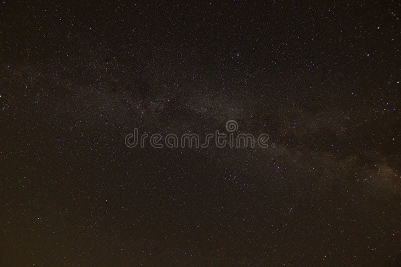 εντυπωσιακός milkyway σε ένα σύννεφο καλοκαιρινή νύχτα στοκ εικόνες με δικαίωμα ελεύθερης χρήσης