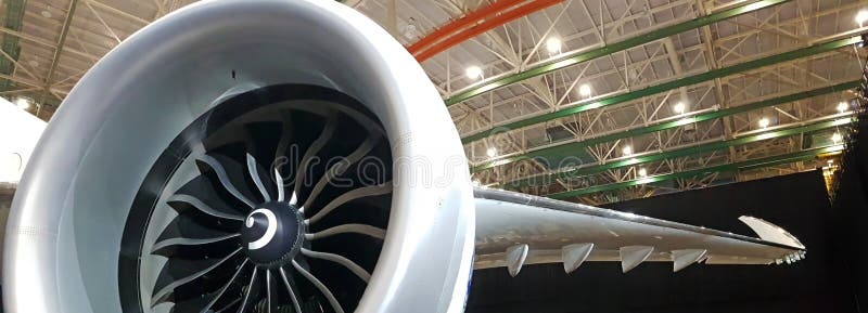 Εξαιρετικά ευρύς πυροβολισμός γωνίας της ισχυρής ογκώδους μηχανής αε στοκ φωτογραφία με δικαίωμα ελεύθερης χρήσης