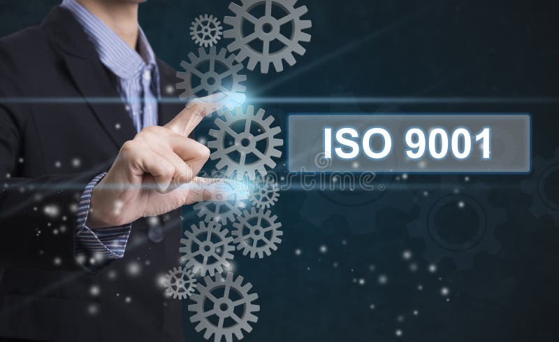 Επίλεκτη διατύπωση ISO 9001 χεριών επιχειρηματιών στοκ εικόνες Επίλεκτη διατύπωση ISO 9001 χεριών επιχειρηματιών στοκ εικόνες