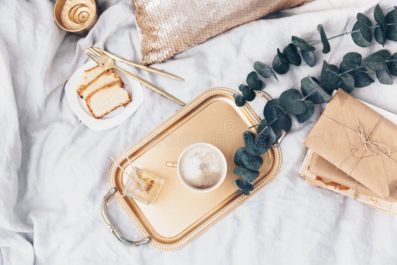 Επίπεδος βάλτε hipster τη σύνθεση Υπόβαθρο Blogger με το σημειωματάριο τεχνών, καφές στοκ φωτογραφίες με δικαίωμα ελεύθερης χρήσης Επίπεδος βάλτε hipster τη σύνθεση Υπόβαθρο Blogger με το σημειωματάριο τεχνών, καφές στοκ φωτογραφίες με δικαίωμα ελεύθερης χρήσης