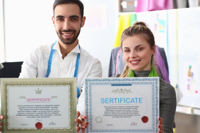 Επαγγελματική Dressmaking ραψίματος έννοια ομαδικής εργασίας στοκ εικόνα Επαγγελματική Dressmaking ραψίματος έννοια ομαδικής εργασίας στοκ εικόνα