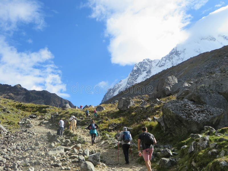 Επαρχία Cusco, Περού - 8 Μαΐου 2016: Μια νέα ομάδα internati στοκ φωτογραφία Επαρχία Cusco, Περού - 8 Μαΐου 2016: Μια νέα ομάδα internati στοκ φωτογραφία