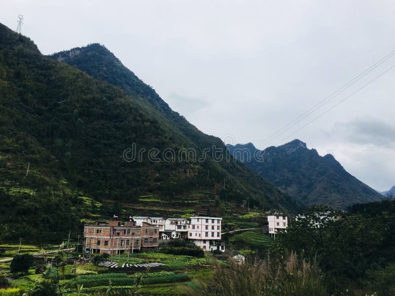 Επαρχία Yunnan, πόλη Zhaotong, νομός Yiliang, δήμος liuxi, chafang χωριό, tangbashe περιοχή τουριστών στοκ εικόνα με δικαίωμα ελεύθερης χρήσης Επαρχία Yunnan, πόλη Zhaotong, νομός Yiliang, δήμος liuxi, chafang χωριό, tangbashe περιοχή τουριστών στοκ εικόνα με δικαίωμα ελεύθερης χρήσης