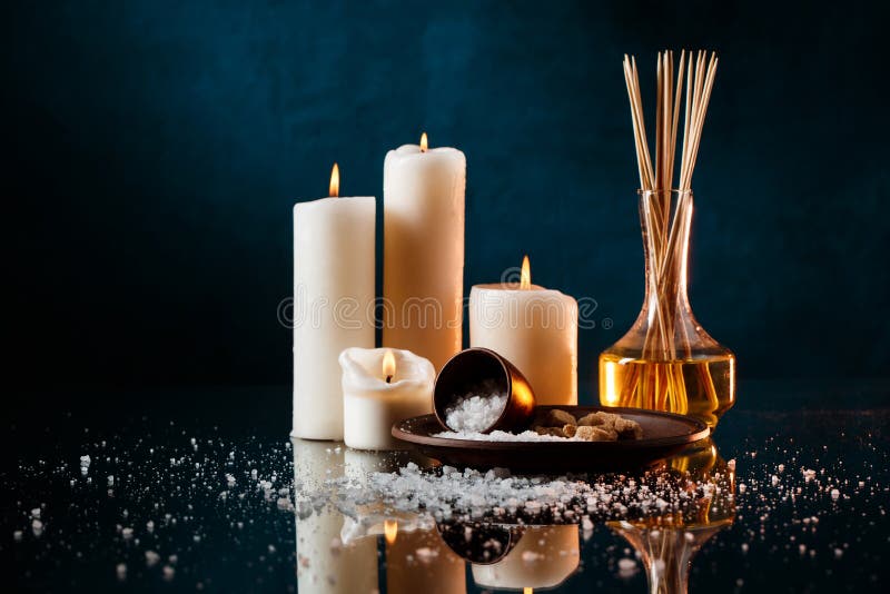 Επεξεργασία SPA πέρα από το σκοτεινό υπόβαθρο στοκ φωτογραφία με δικαίωμα ελεύθερης χρήσης Επεξεργασία SPA πέρα από το σκοτεινό υπόβαθρο στοκ φωτογραφία με δικαίωμα ελεύθερης χρήσης