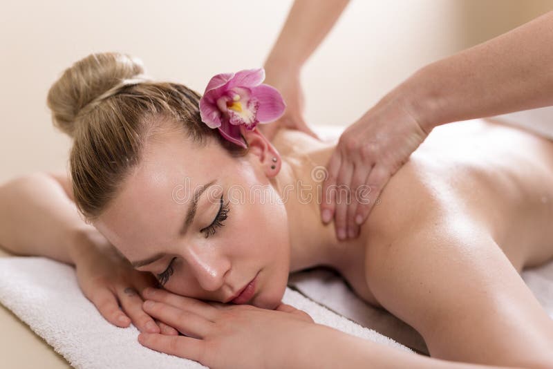 Επεξεργασία μασάζ στοκ φωτογραφία με δικαίωμα ελεύθερης χρήσης