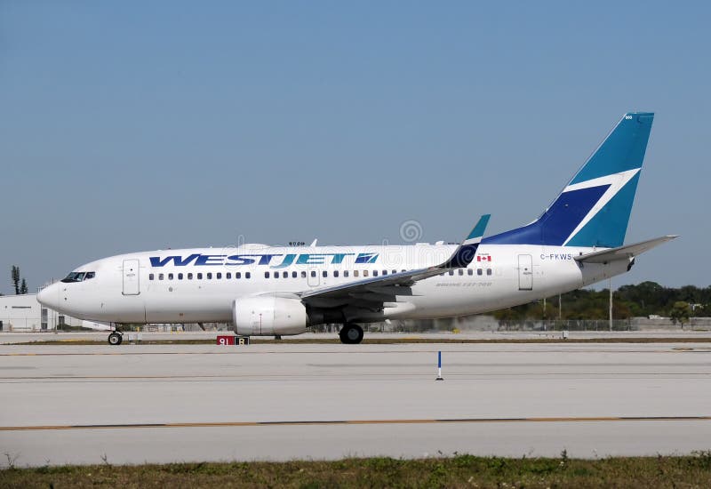 επιβάτης αεροπλάνων westjet στοκ εικόνες επιβάτης αεροπλάνων westjet στοκ εικόνες