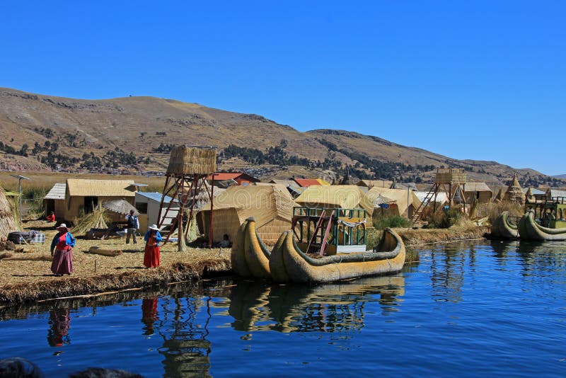Επιπλέοντα νησιά Uros, λίμνη Titicaca, Περού καλάμων Totora στοκ εικόνες με δικαίωμα ελεύθερης χρήσης Επιπλέοντα νησιά Uros, λίμνη Titicaca, Περού καλάμων Totora στοκ εικόνες με δικαίωμα ελεύθερης χρήσης
