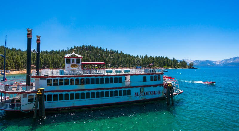 Επισκεμμένος βασίλισσα Tahoe κρουαζιέρας στη λίμνη Tahoe στοκ φωτογραφία με δικαίωμα ελεύθερης χρήσης Επισκεμμένος βασίλισσα Tahoe κρουαζιέρας στη λίμνη Tahoe στοκ φωτογραφία με δικαίωμα ελεύθερης χρήσης