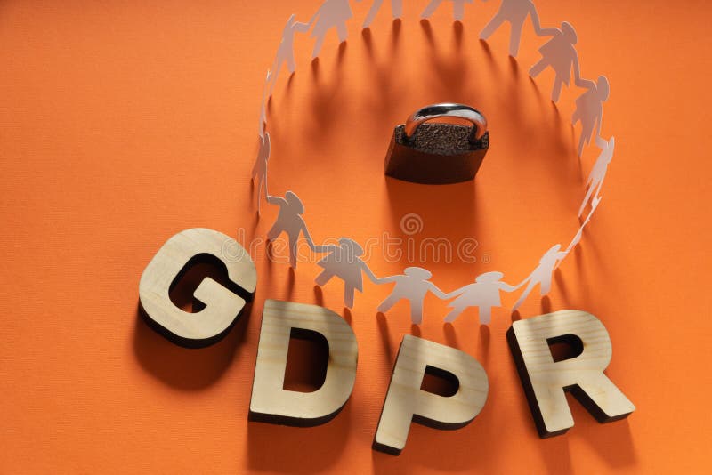 Επιστολές GDPR μπροστά από τους ανθρώπινους αριθμούς εγγράφου και το λουκέτο μετάλλων Γενική έννοια προστασίας δεδομένων στοκ φωτογραφίες Επιστολές GDPR μπροστά από τους ανθρώπινους αριθμούς εγγράφου και το λουκέτο μετάλλων Γενική έννοια προστασίας δεδομένων στοκ φωτογραφίες