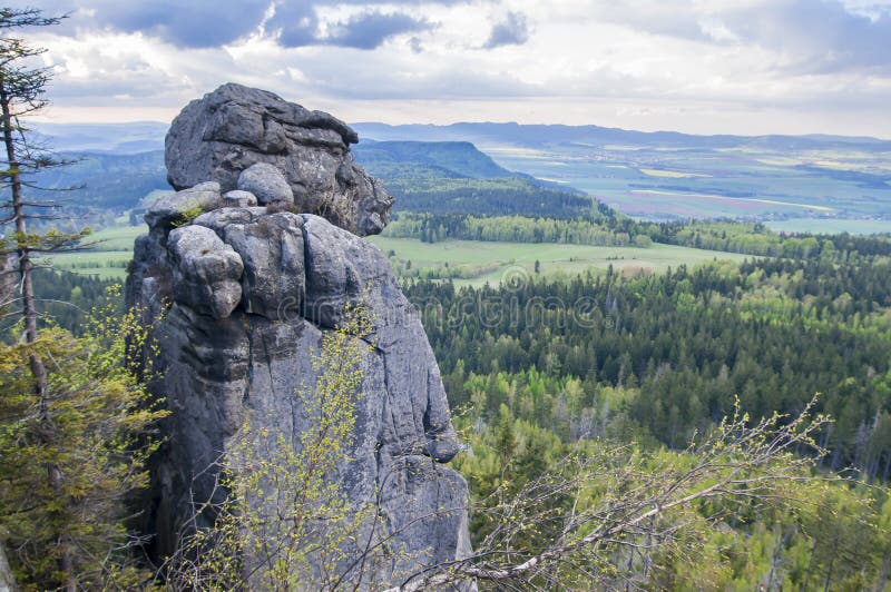 Επιτραπέζια βουνά βράχου “πιθήκων “, τα βουνά Stołowe στην Πολωνία, Sudeten
